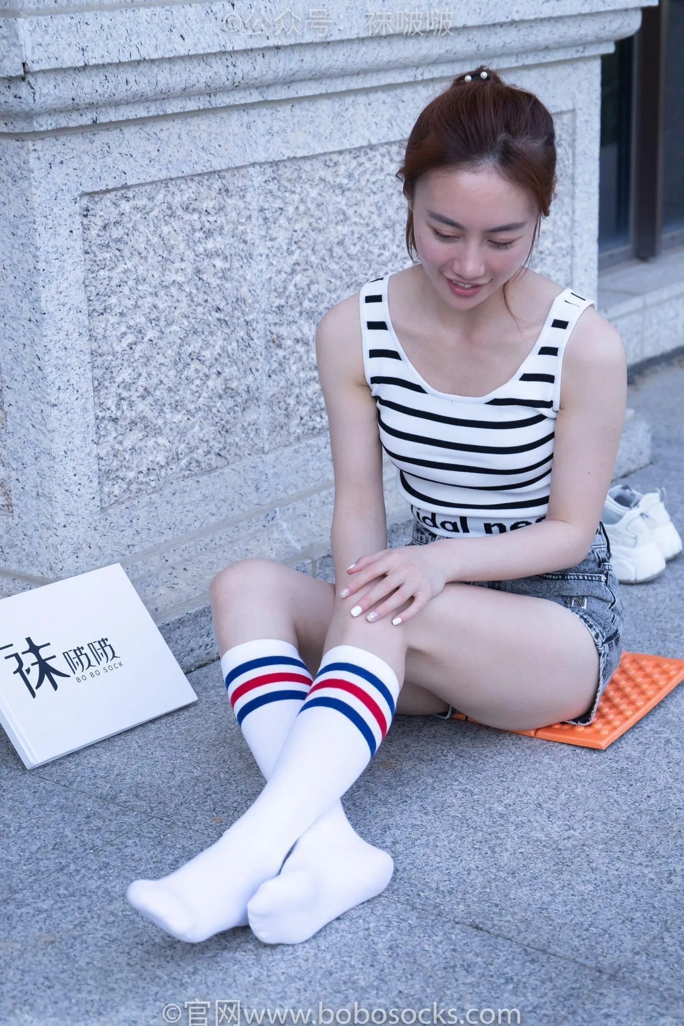 [BoBoSocks袜啵啵]NO.006 小米-运动鞋、白色小腿袜、裸足 [130P]插图2